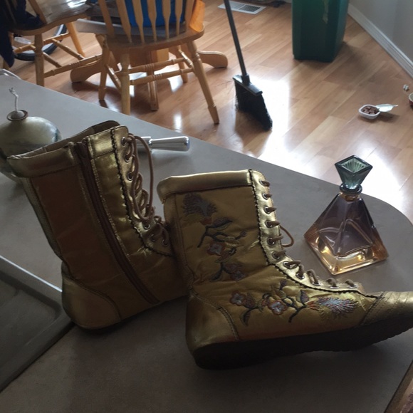 Gold Embroidered Shoes - Picture 1 of 4